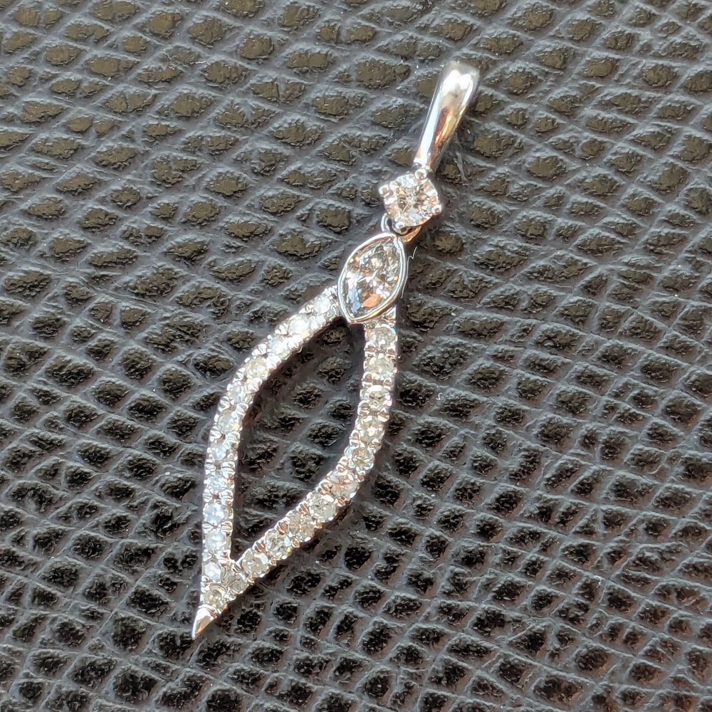 10k White Gold And Diamond Pendant